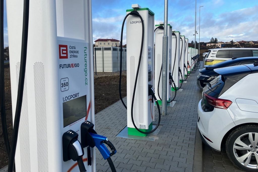 ČEZ zlevní dobíjení z ultrarychlých stojanů