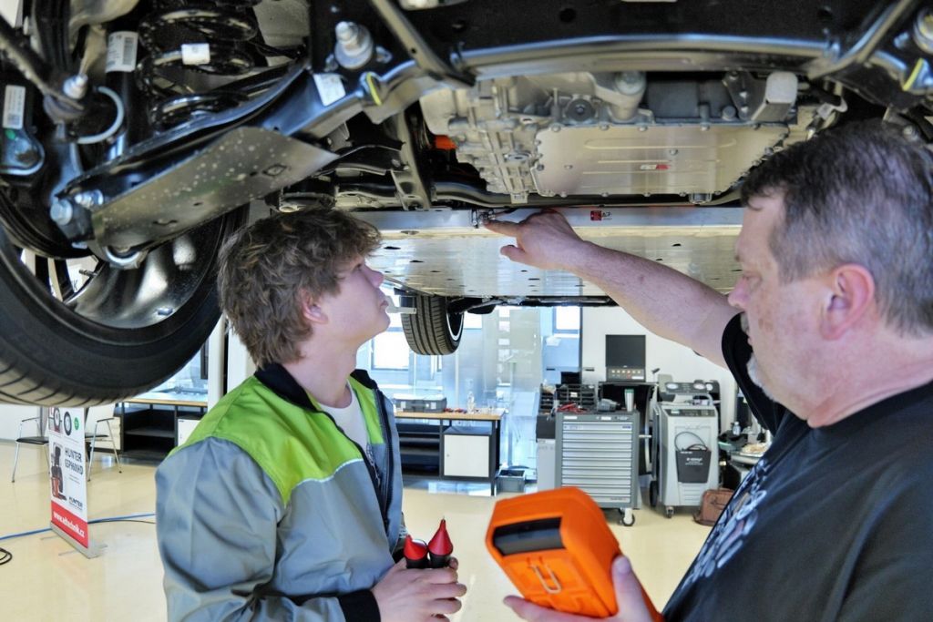 Porsche ČR opět podpořila soutěž Autoopravář Junior 2026