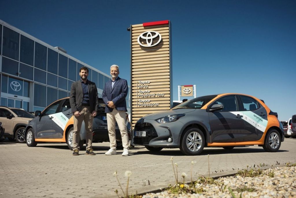 Toyota předala Anytime dalších 180 hybridních Yarisů